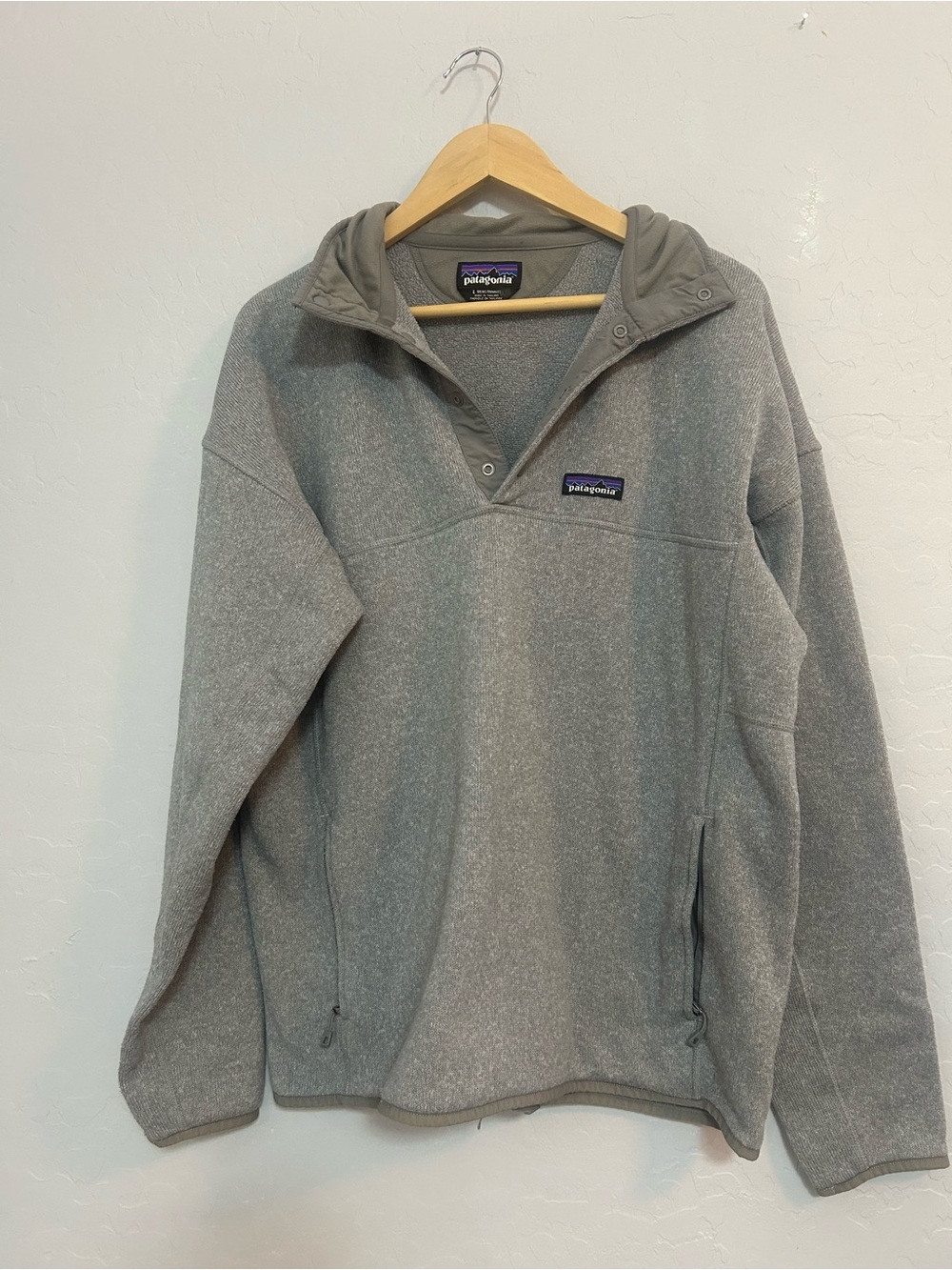Patagonia Men’s Gray Hooded Fleece Pullover